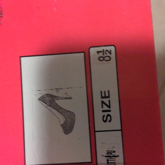 Shoes - Picture 4 of 4